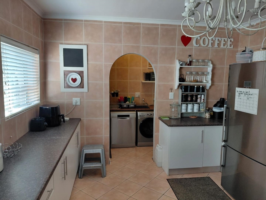 To Let 4 Bedroom Property for Rent in Durbanville Western Cape